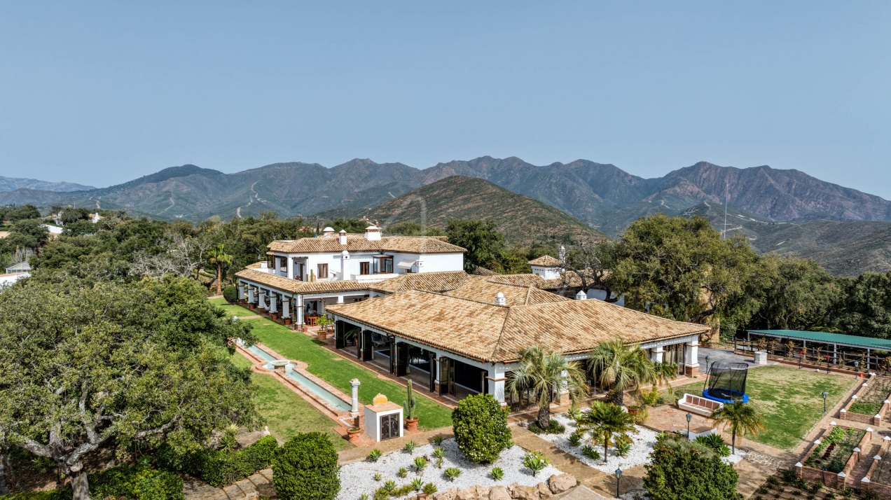 Elegant Country Estate with Sea Views - La Mairena, Marbella East