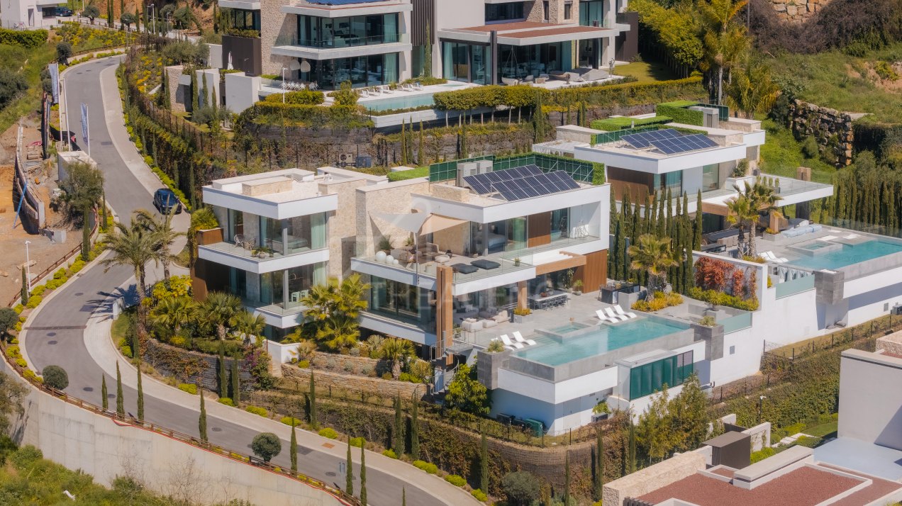Modern Luxury Villa in Gated Community with Panoramic Sea Views – The Hills, La Quinta