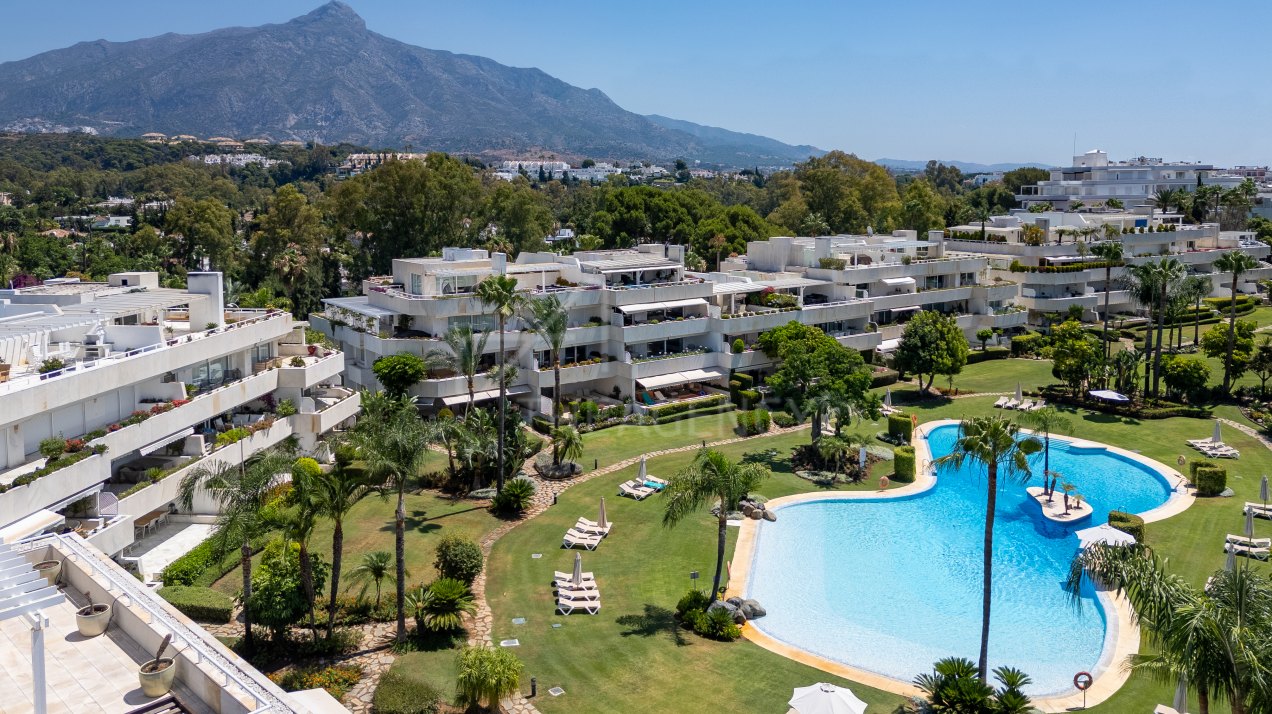 Beautiful 2-Bedroom Apartment in Gated Community – Nueva Andalucía, Marbella