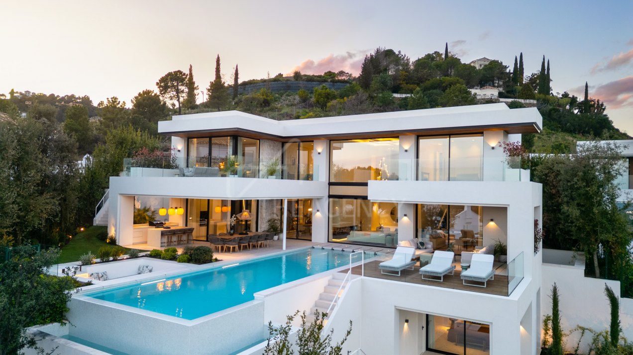 Newly Built Villa with Panoramic Views in Gated Community – Lomas de La Quinta, Benahavís