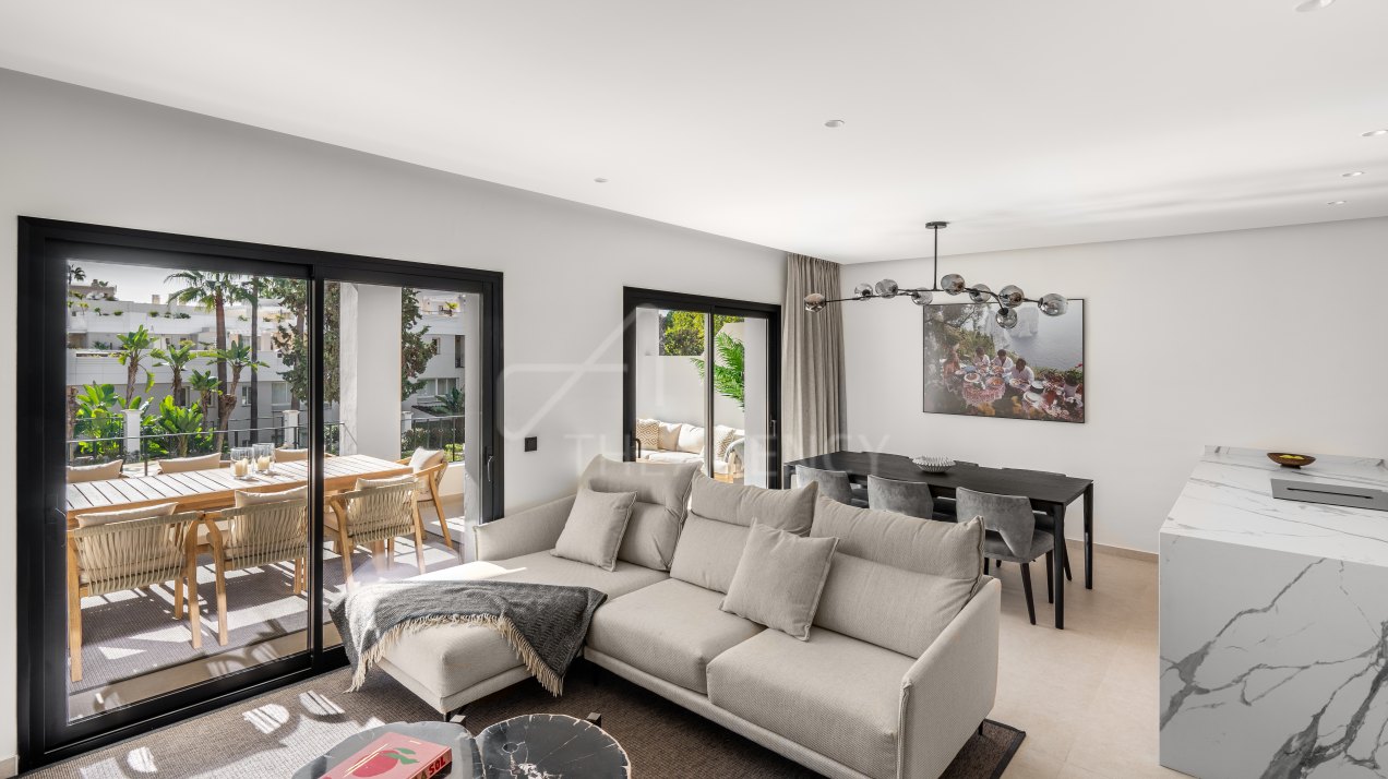Casa Stuart, Elegant Duplex Penthouse with Solarium - Aloha Gardens, Nueva Andalucía