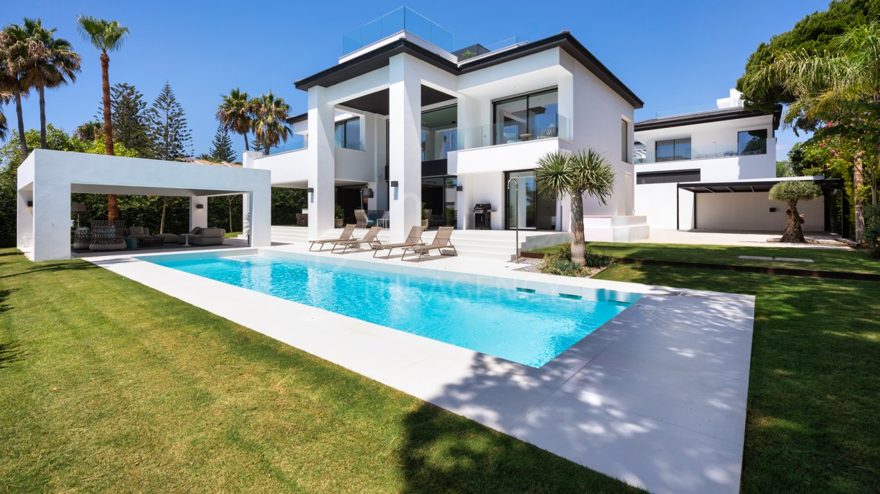 Stunning beachfront six-bedroom villa located in San Pedro de Alcantara, Marbella.