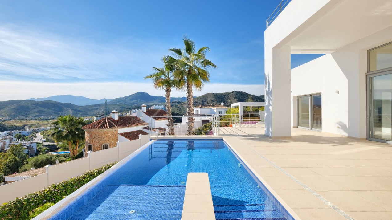 New built villa in Puerto del Capitan, Marbella.