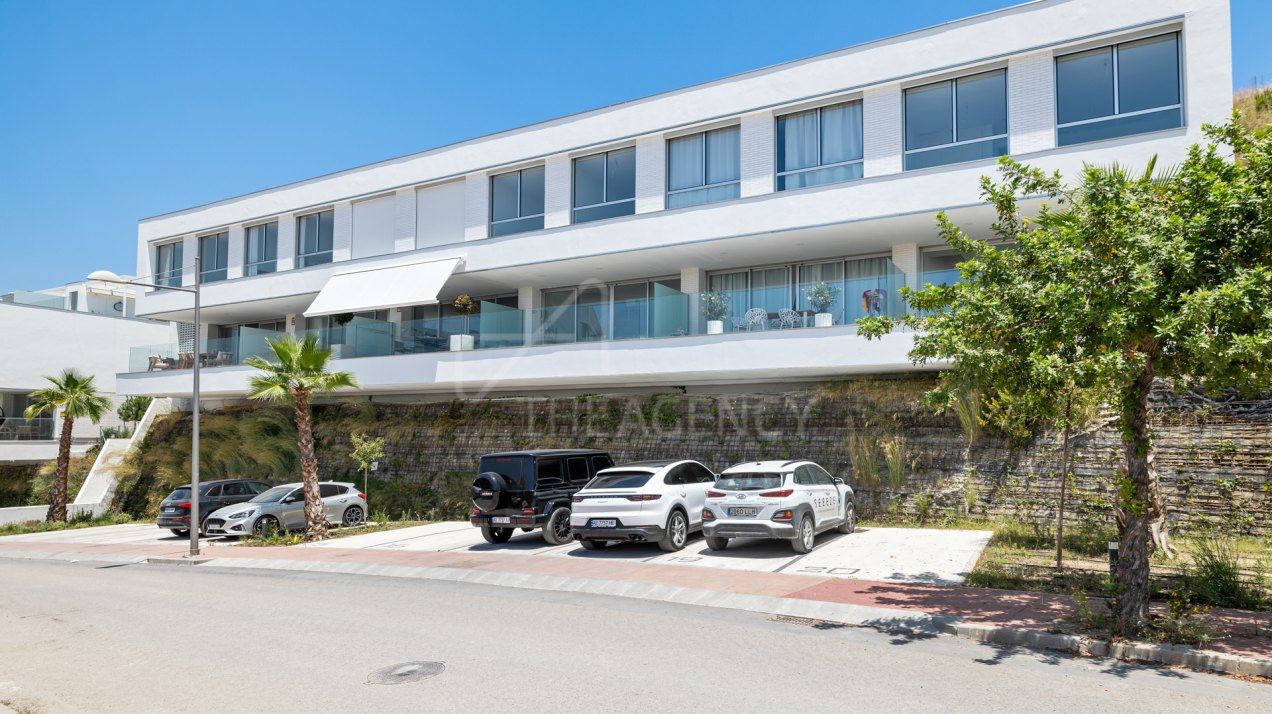 Brand new townhouse in Urb. Oceana Collection, Cancelada.