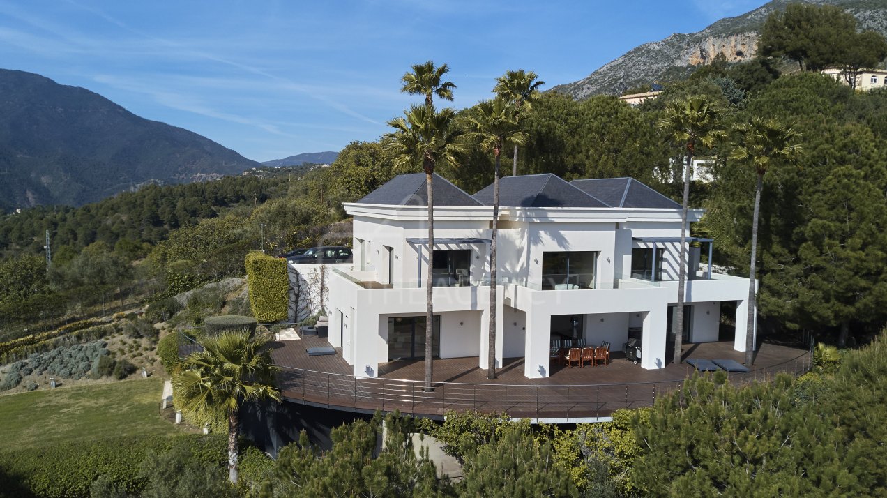 A one-of-a-kind property with amazing views in Istán, Málaga.