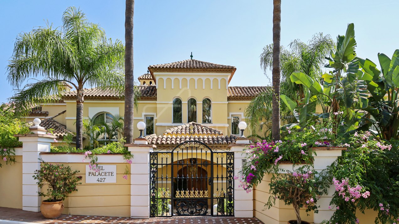 Spacious five-bedroom villa in El Paraiso Alto, Benahavis.