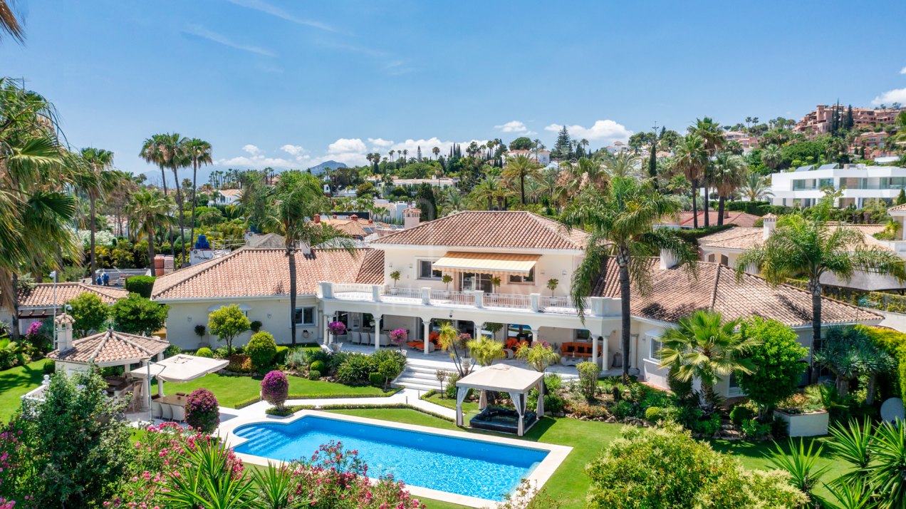 Mediterranean-style villa located in La Cerquilla, Nueva Andalucia, Marbella.