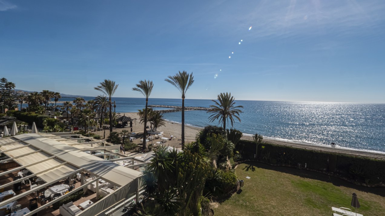 Frontline beach appartment in Puerto Banús, Marbella