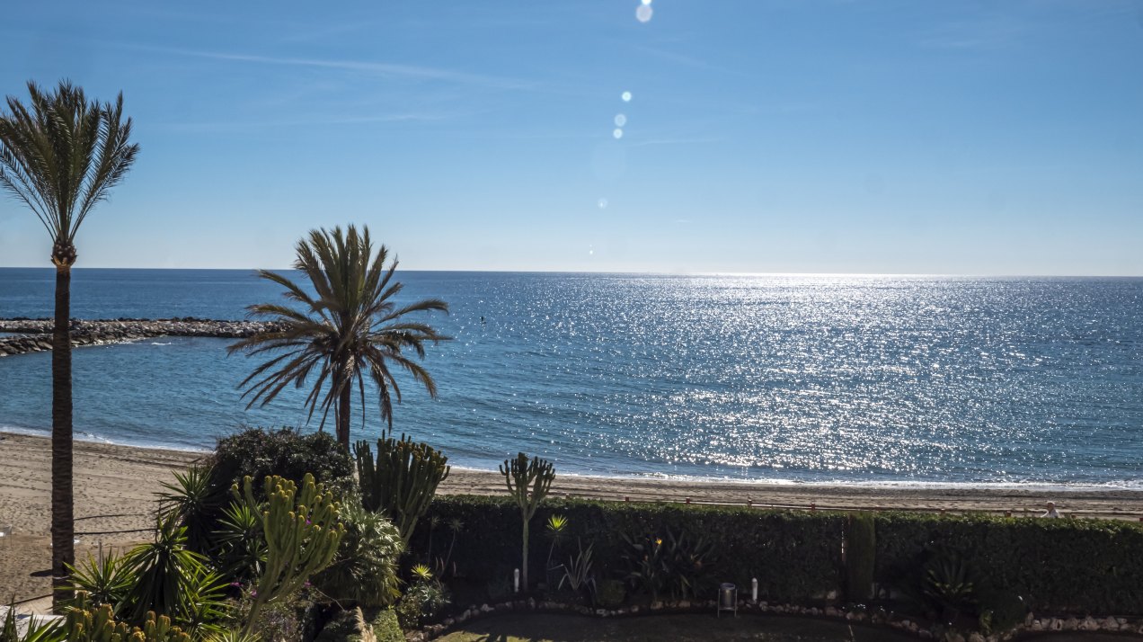 Frontline beach appartment in Puerto Banús, Marbella