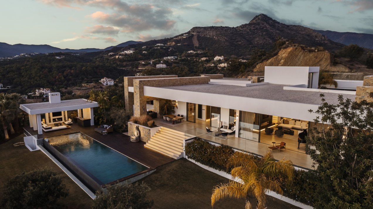 Very modern mansion, built on one level, in Marbella Club Golf