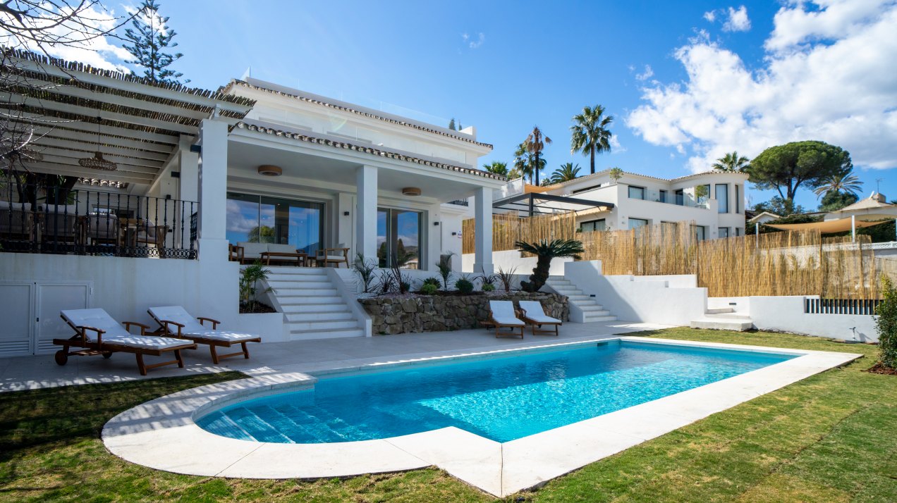 Spacious and modern villa in Las Brisas Golf, Nueva Andalucia