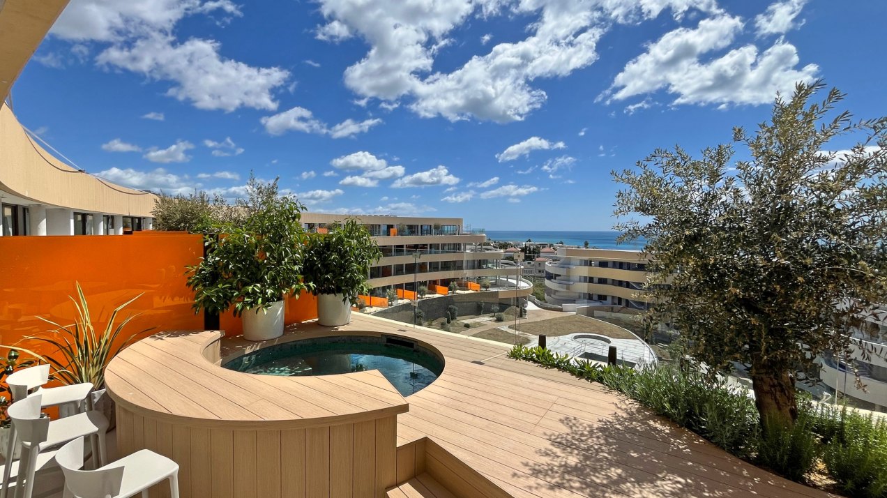 Villa Sky de lujo y ático con vistas impresionantes cerca de Higuerón, Málaga