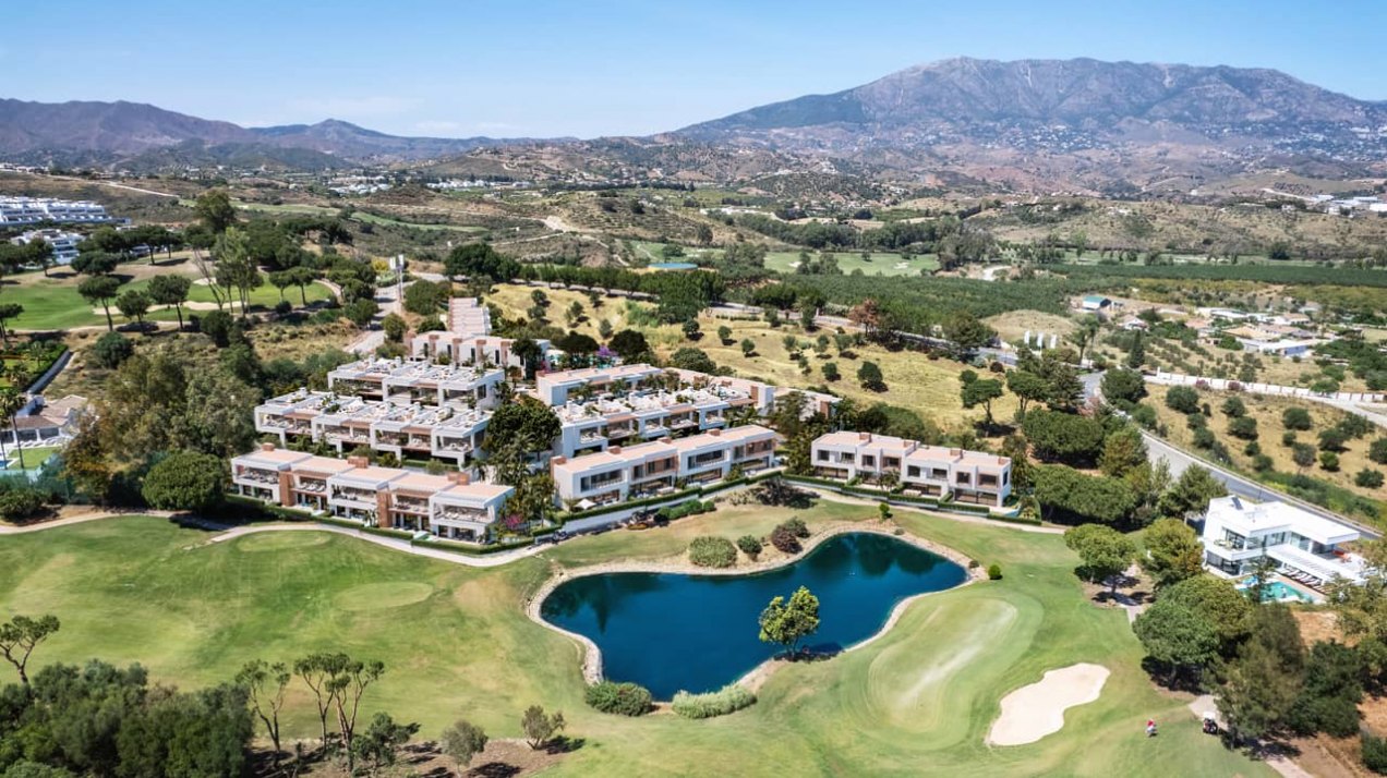 Charming duplex townhouses in prestigious resort with concierge service in La Cala Golf, Mijas