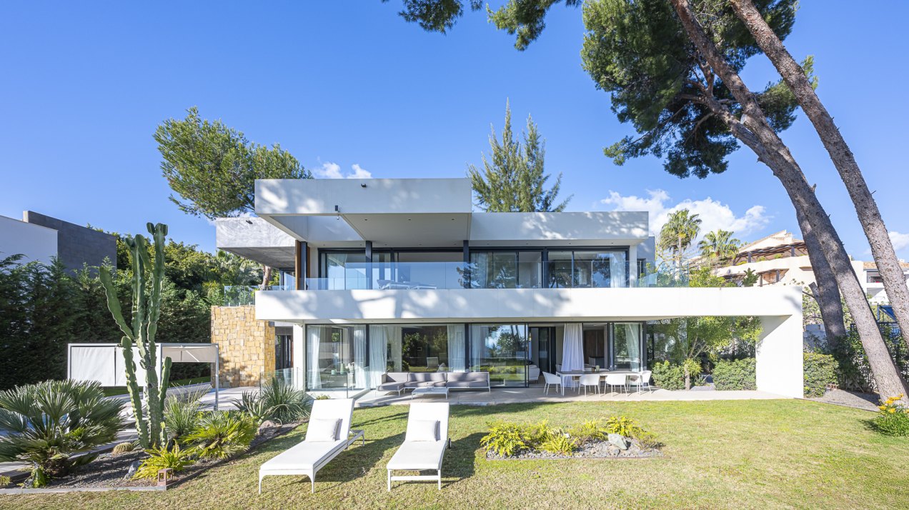 Encantadora villa de diseño contemporáneo en la Milla de Oro de Marbella