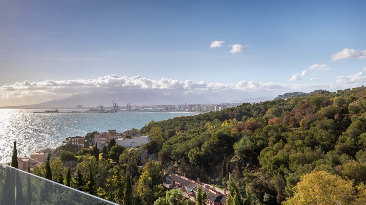 Moderna villa en la bahía de Morlaco con espléndidas vistas