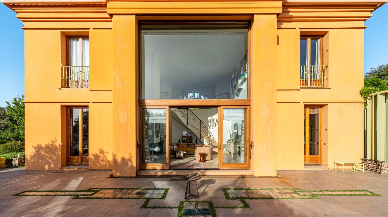 Villa La Mandaluz, un hogar único e inspirador, donde el arte y la arquitectura dialogan, rodeada de un paisaje protegido en Ronda, Málaga