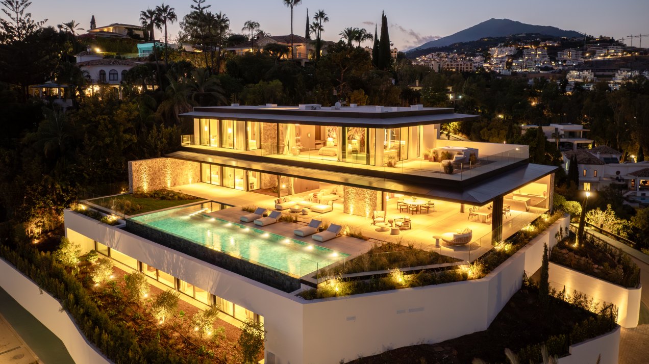 Impresionante villa de vistas panorámicas al mar en El Herrojo Alto, Benahavís