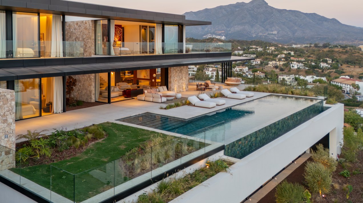 Impressive panoramic sea view villa in El Herrojo Alto, Benahavís