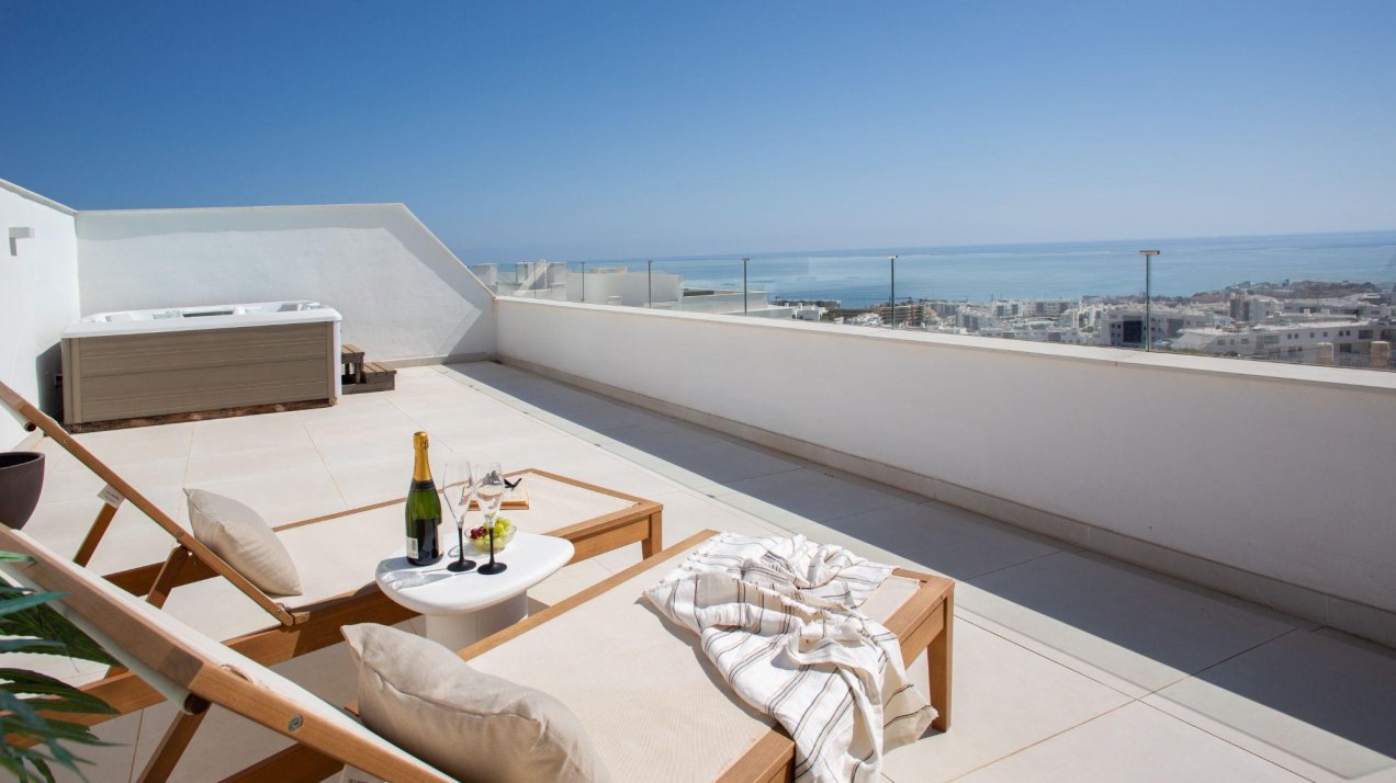 Increíble ático totalmente amueblado con vistas espectaculares en El Higuerón West