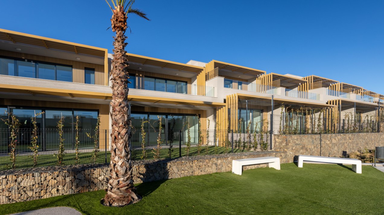 Modern and bright townhouse with spectacular views of a golf course