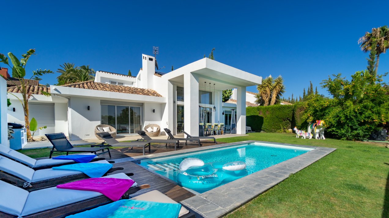 Fantastic villa for rent, available only in summer, at Los Naranjos Golf Club, Puerto Banús