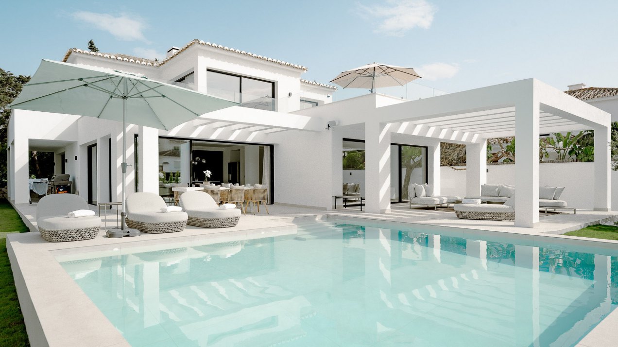 Charming villa with pool close to the beach in Las Chapas, Marbella