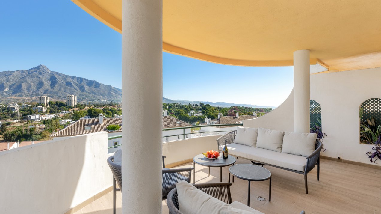 Ático de lujo completamente renovado con vistas al mar en el corazón de Nueva Andalucía, Señorío de Aloha