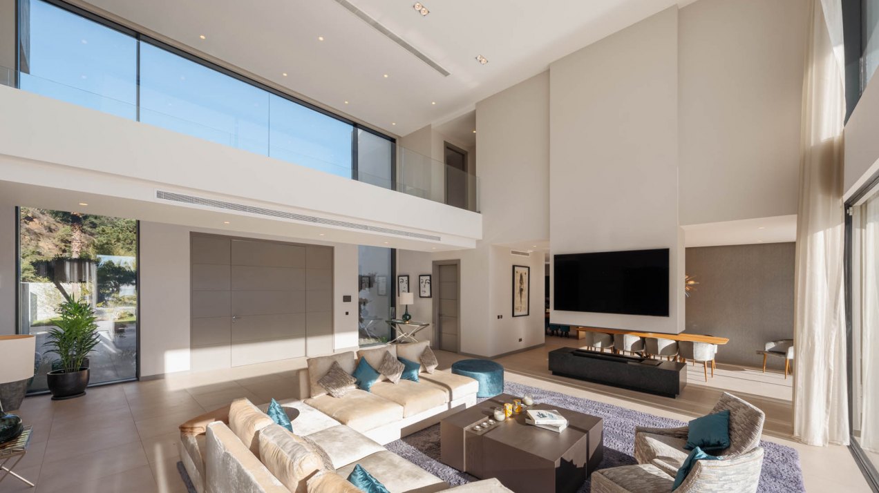 Elegante villa contemporánea con vistas al mar, en la comunidad cerrada de El Madroñal, Benahavís