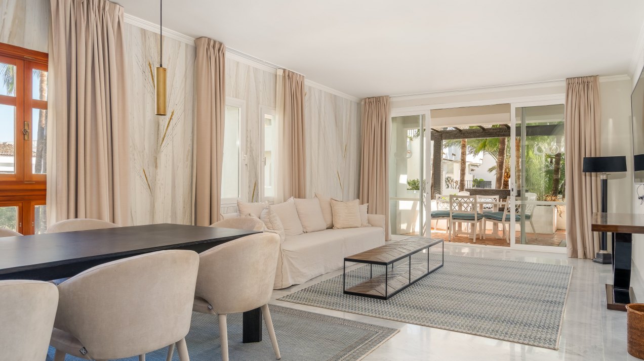 Elegante Atico dúplex de cuatro dormitorios en Puente Romano, Marbella