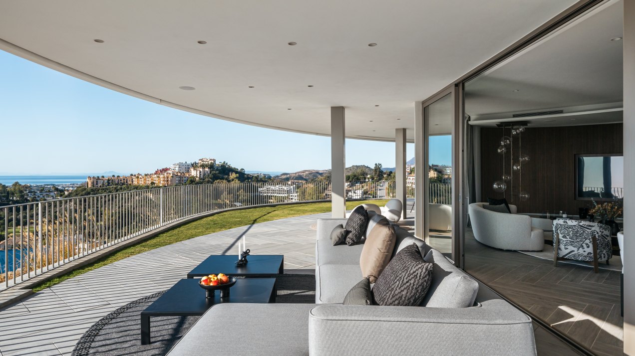 Ultramodern apartment with stunning panoramic sea views, new and gated development in Benahavís