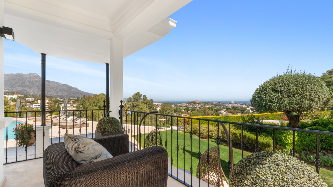 Exquisite luxury villa with panoramic views in El Herrojo Alto, La Quinta, Benahavís