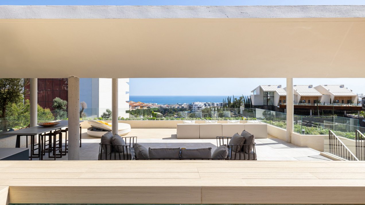 Penthouse with concierge service in a secure development in El Higuerón