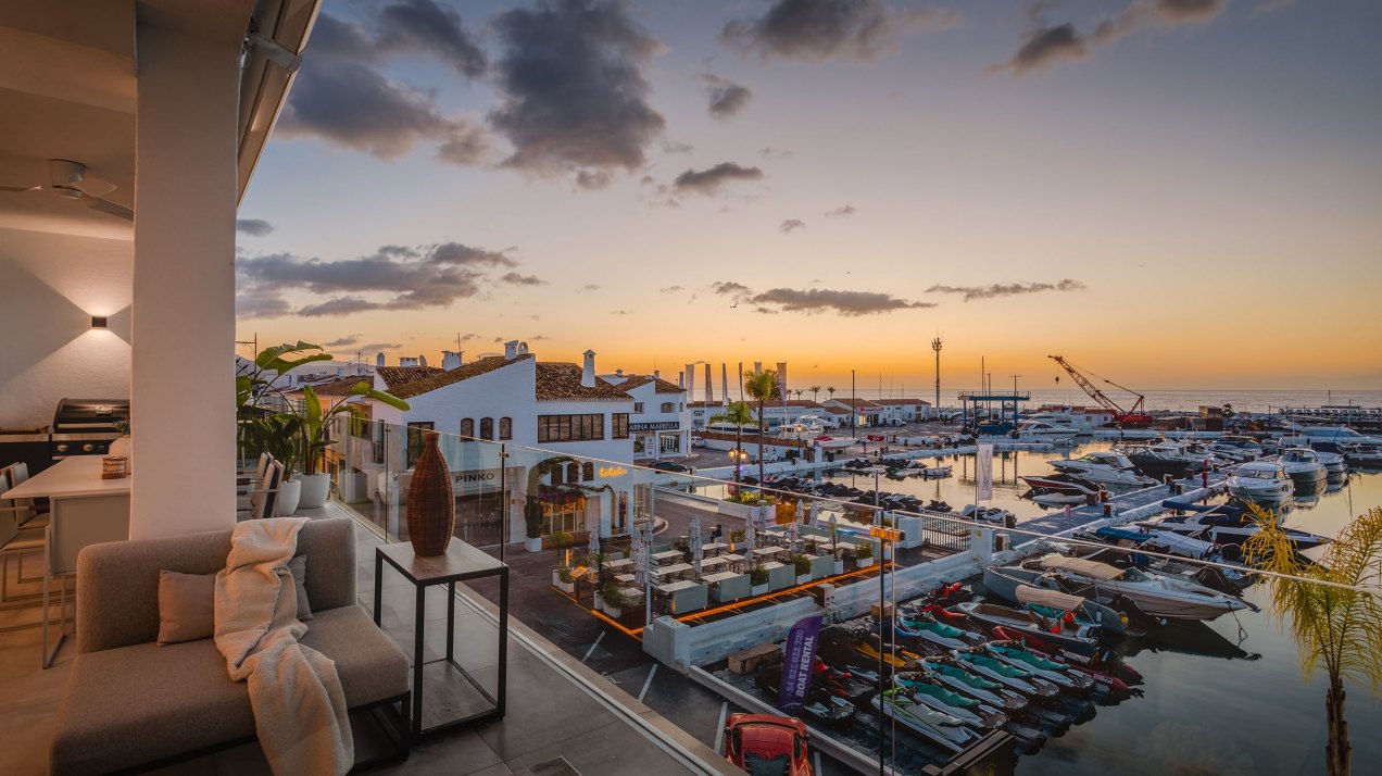 State-of-the-art refurbished duplex penthouse with spectacular panoramic views of Puerto Banús