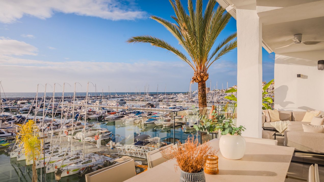 State-of-the-art refurbished duplex penthouse with spectacular panoramic views of Puerto Banús