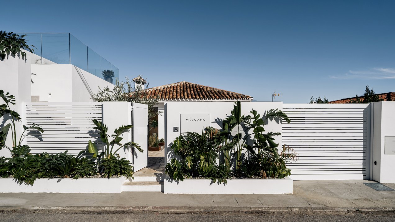 Villa en Nueva Andalucía en tres estilos: moderno-andaluz-escandinavo