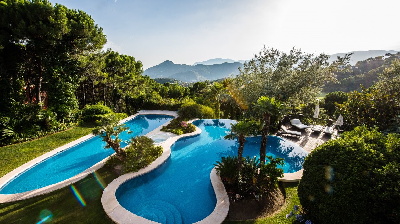 Classic beauty and comfort in a villa in the mountains of La Zagaleta