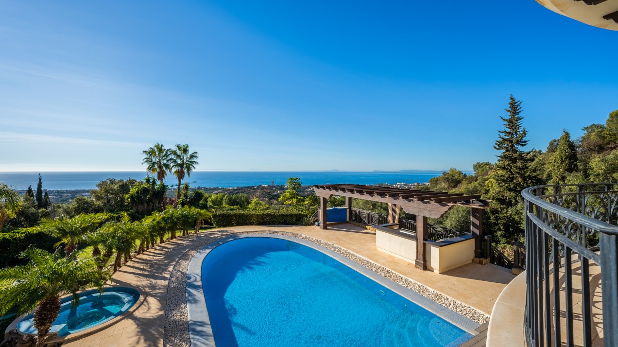 Preciosa villa en Marbella Este con vistas panorámicas