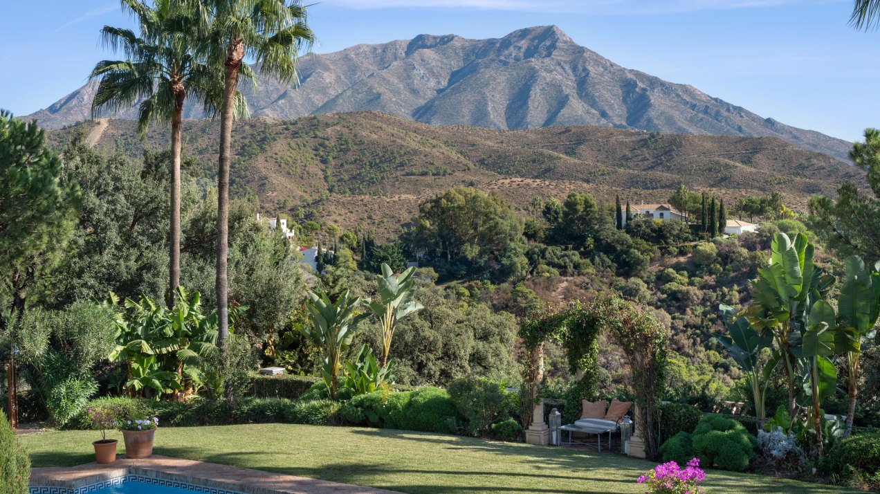 Wonderful luxury villa in the countryside with Andalusian flair