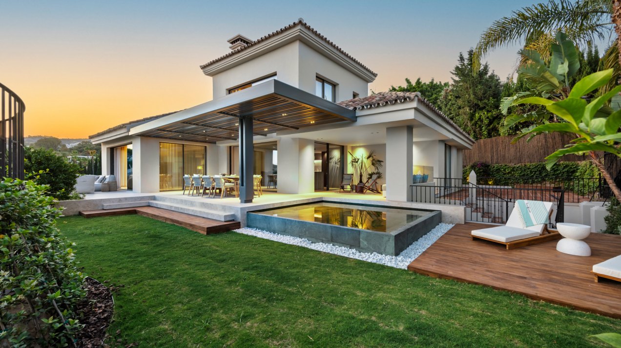 Centauro 15: A Balinese-style oasis villa in the heart of the Golf Valley in Nueva Andalucía