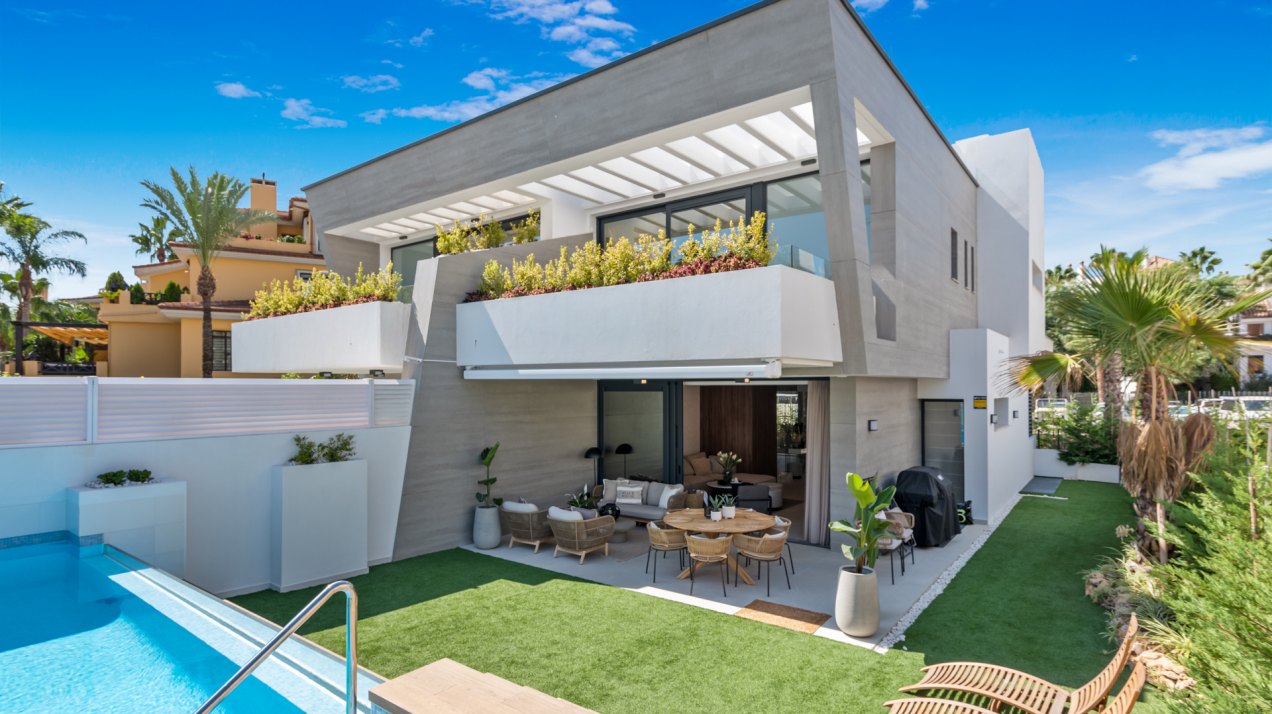 Contemporary elegance just a few meters from the beach, Puerto Banús, Marbella