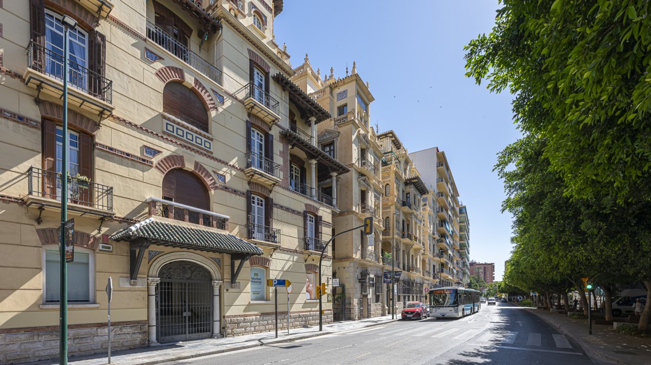 Architectural gem by Strachan on the iconic Paseo de Reding, east Málaga