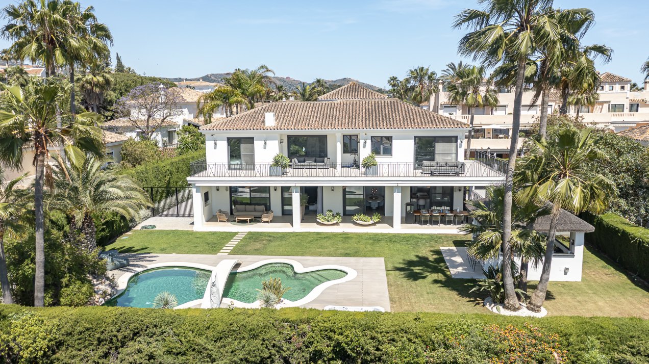 Spectacular family villa with panoramic sea views and exceptional amenities in Elviria, East Marbella