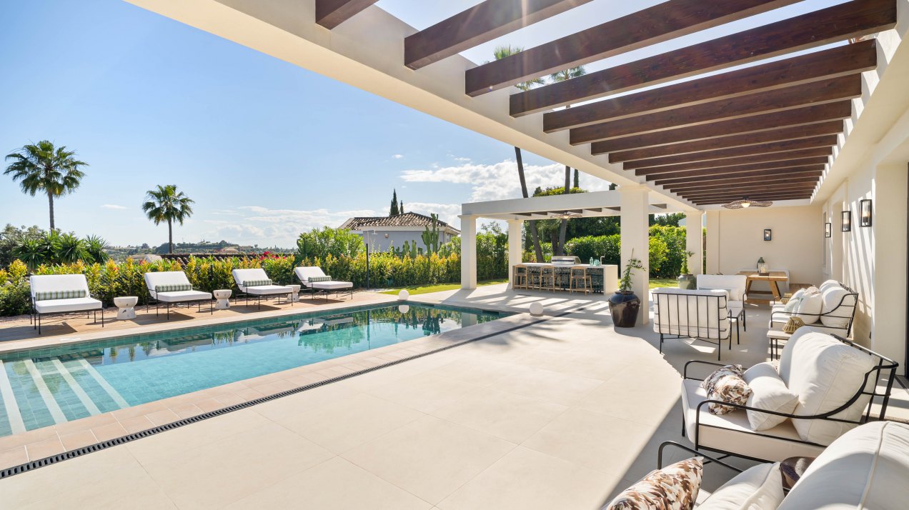 Fully renovated single-story villa in Haza del Conde, Nueva Andalucia