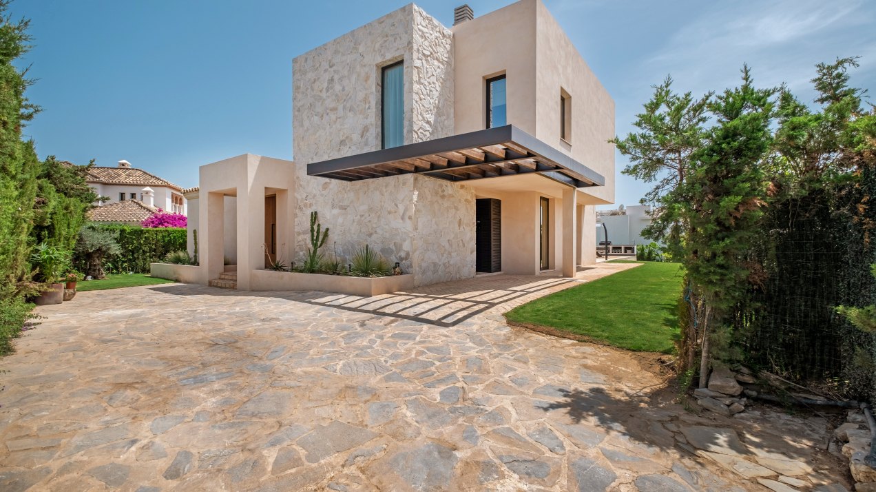 Villa with beautiful panoramic sea views in El Paraiso Alto, Benahavís