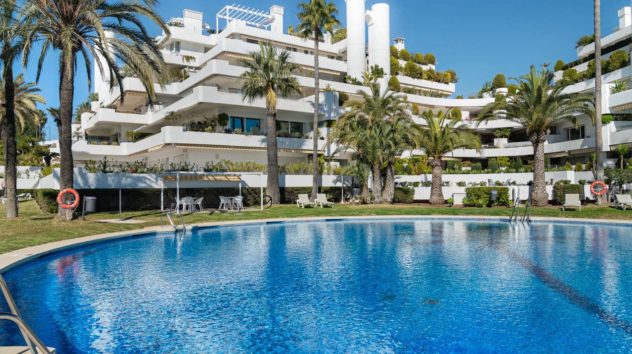Exquisito apartamento completamente renovado en la Milla de oro, Marbella