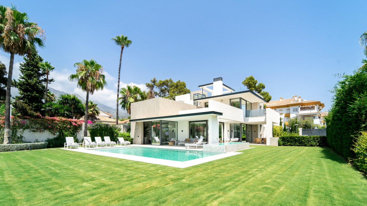 Magnificent 5-Bedroom Villa in La Carolina, Marbella’s Golden Mile