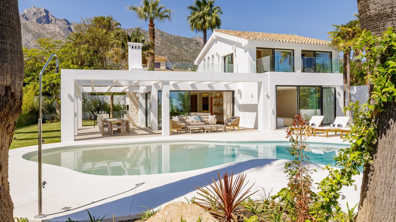 Villa CUTAR – Elegant Renovated Villa in Nagüeles, Marbella