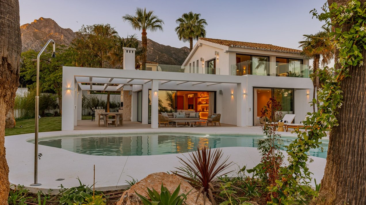 Villa CUTAR – Elegant Renovated Villa in Nagüeles, Marbella