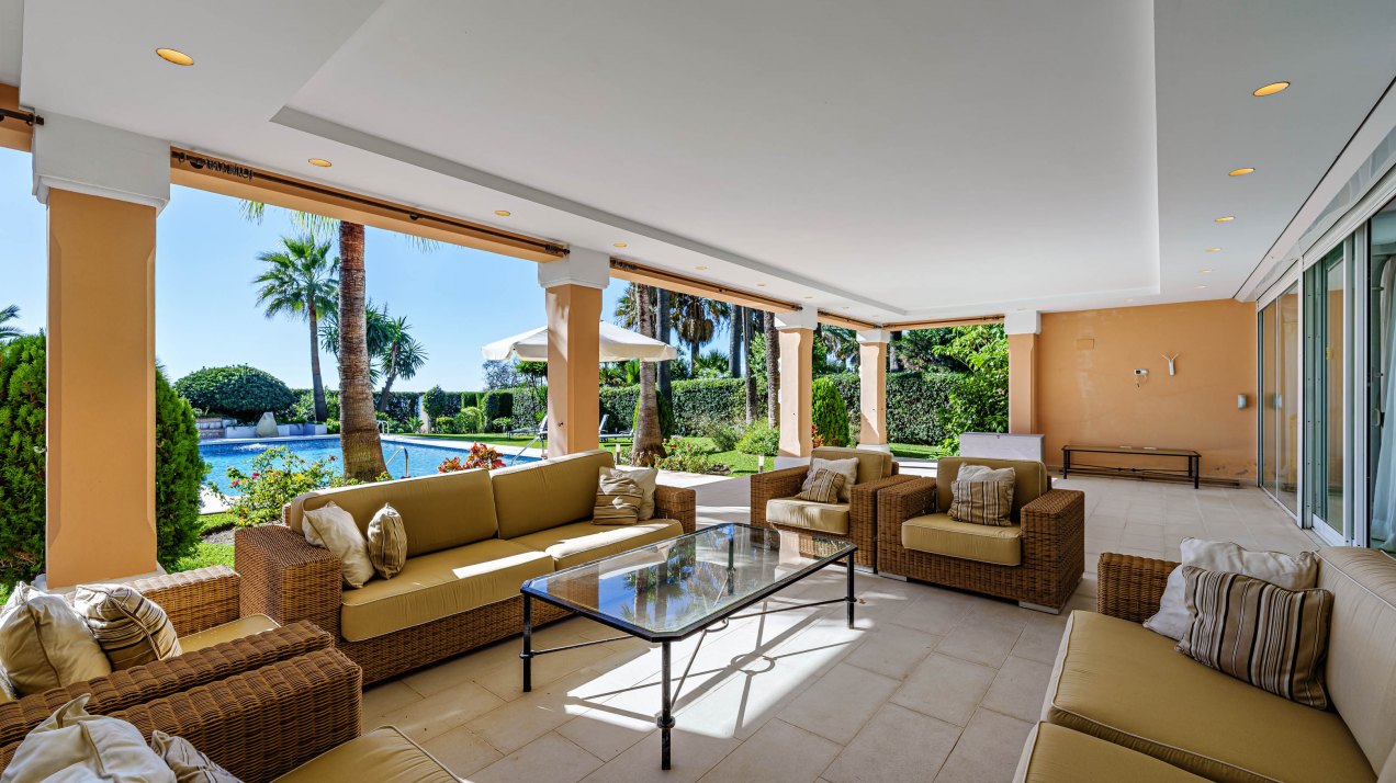 Exclusive opportunity for a large beachfront villa in Estepona, with direct access to the sea