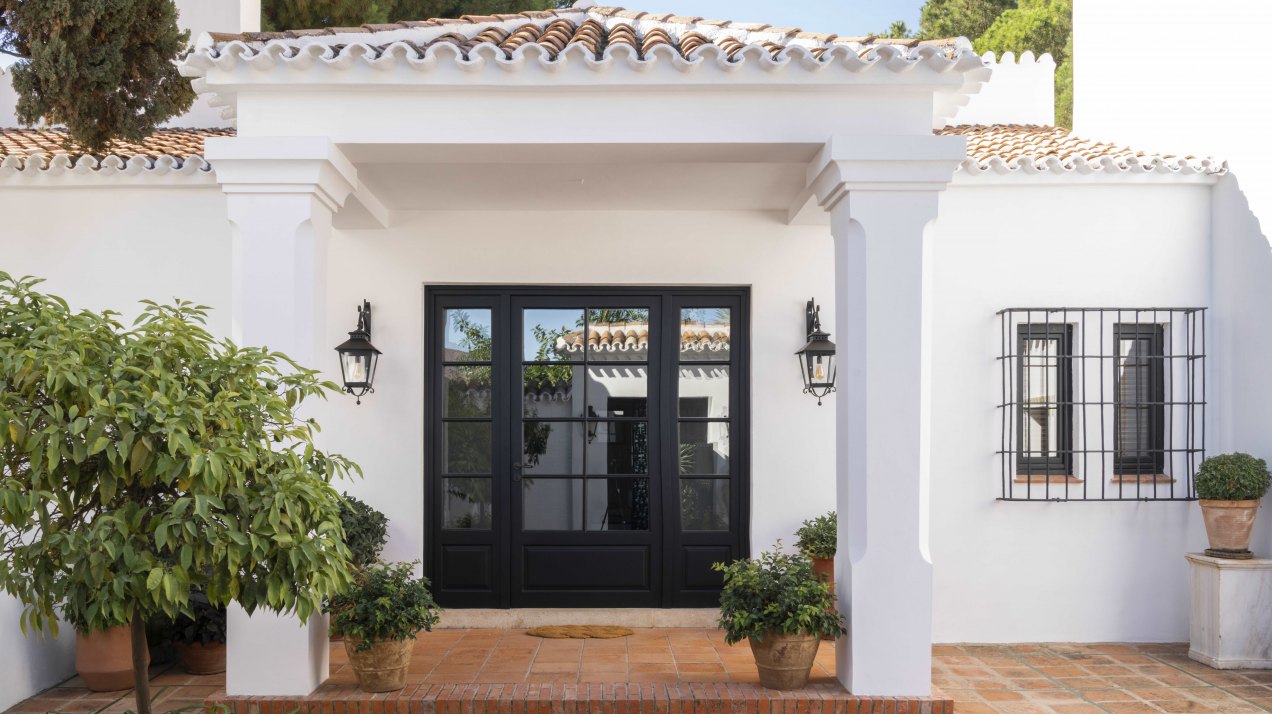 Charming Andalusian-style villa recently renovated, next to El Candado golf course in Malaga East